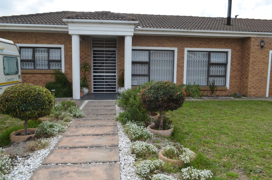To Let 3 Bedroom Property for Rent in Rouxville Western Cape